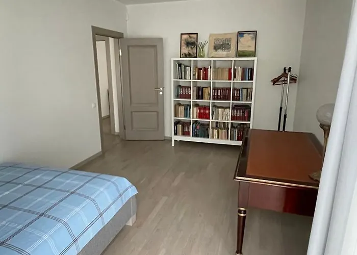 Hugo Apartment & Parking