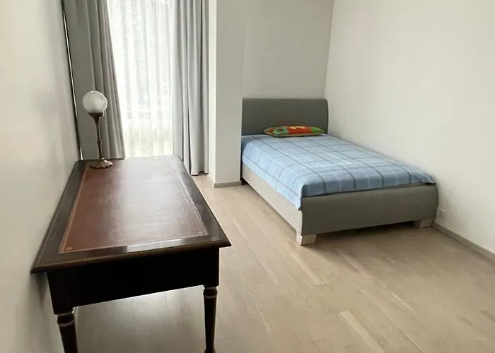 Hugo Apartment & Parking